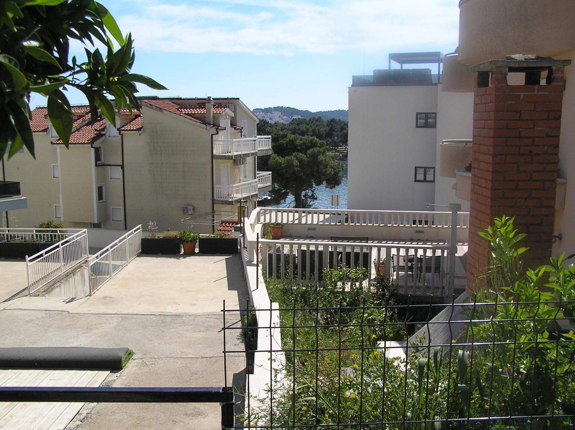 Studio Apartments Fabjanac โตรกีร์ ภายนอก รูปภาพ