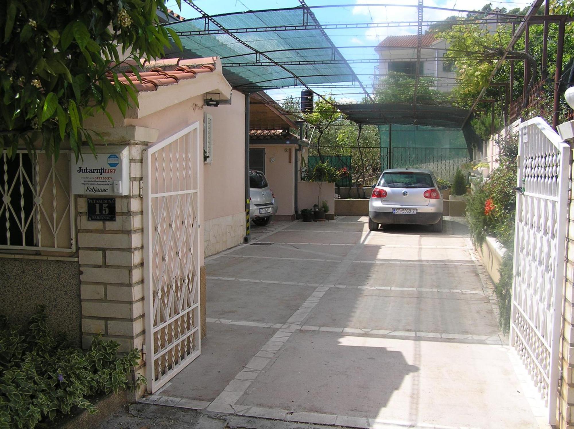Studio Apartments Fabjanac โตรกีร์ ภายนอก รูปภาพ