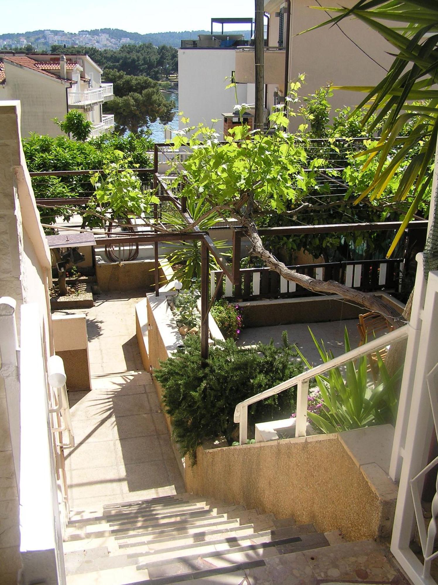 Studio Apartments Fabjanac โตรกีร์ ภายนอก รูปภาพ