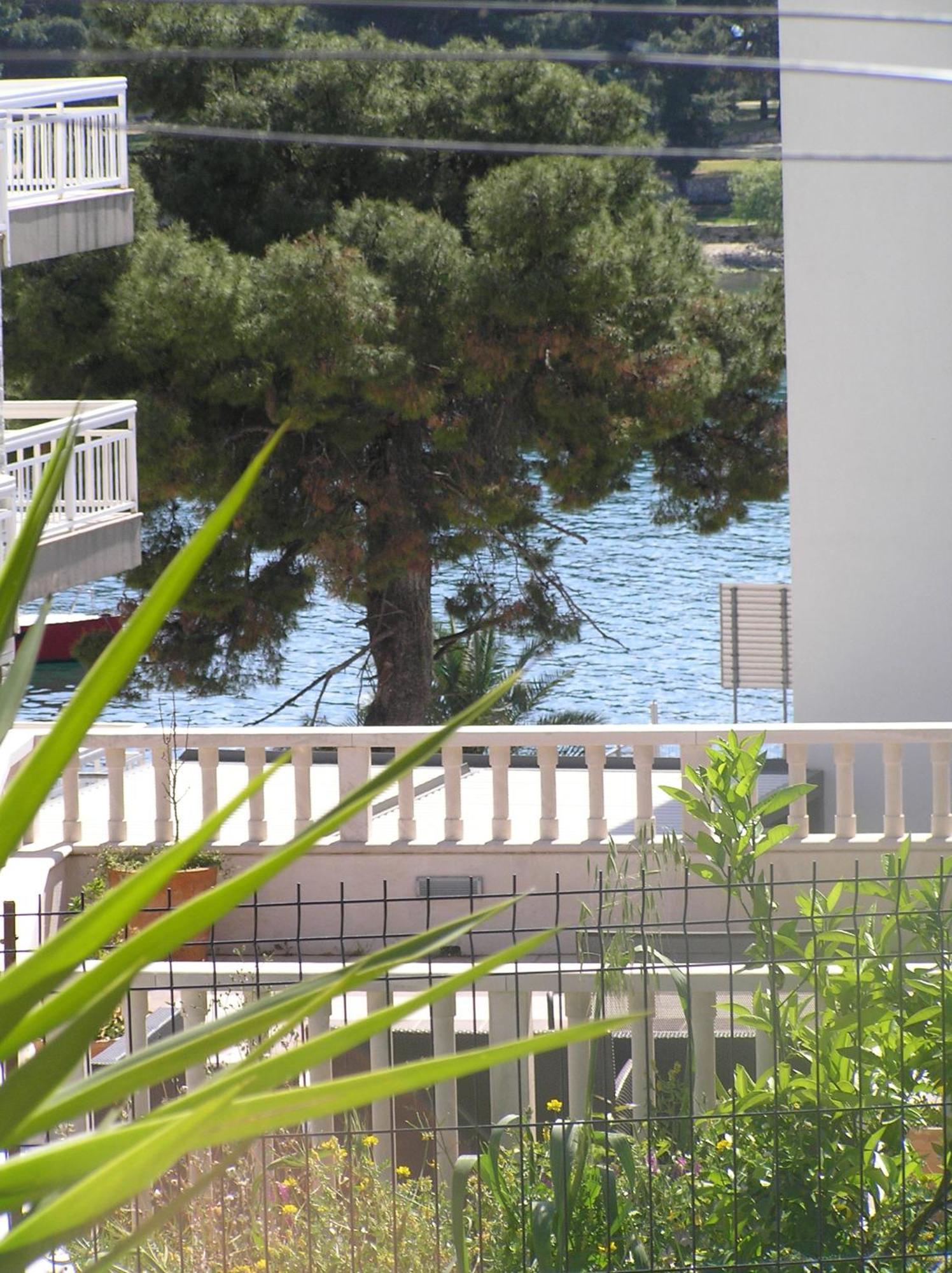 Studio Apartments Fabjanac โตรกีร์ ภายนอก รูปภาพ