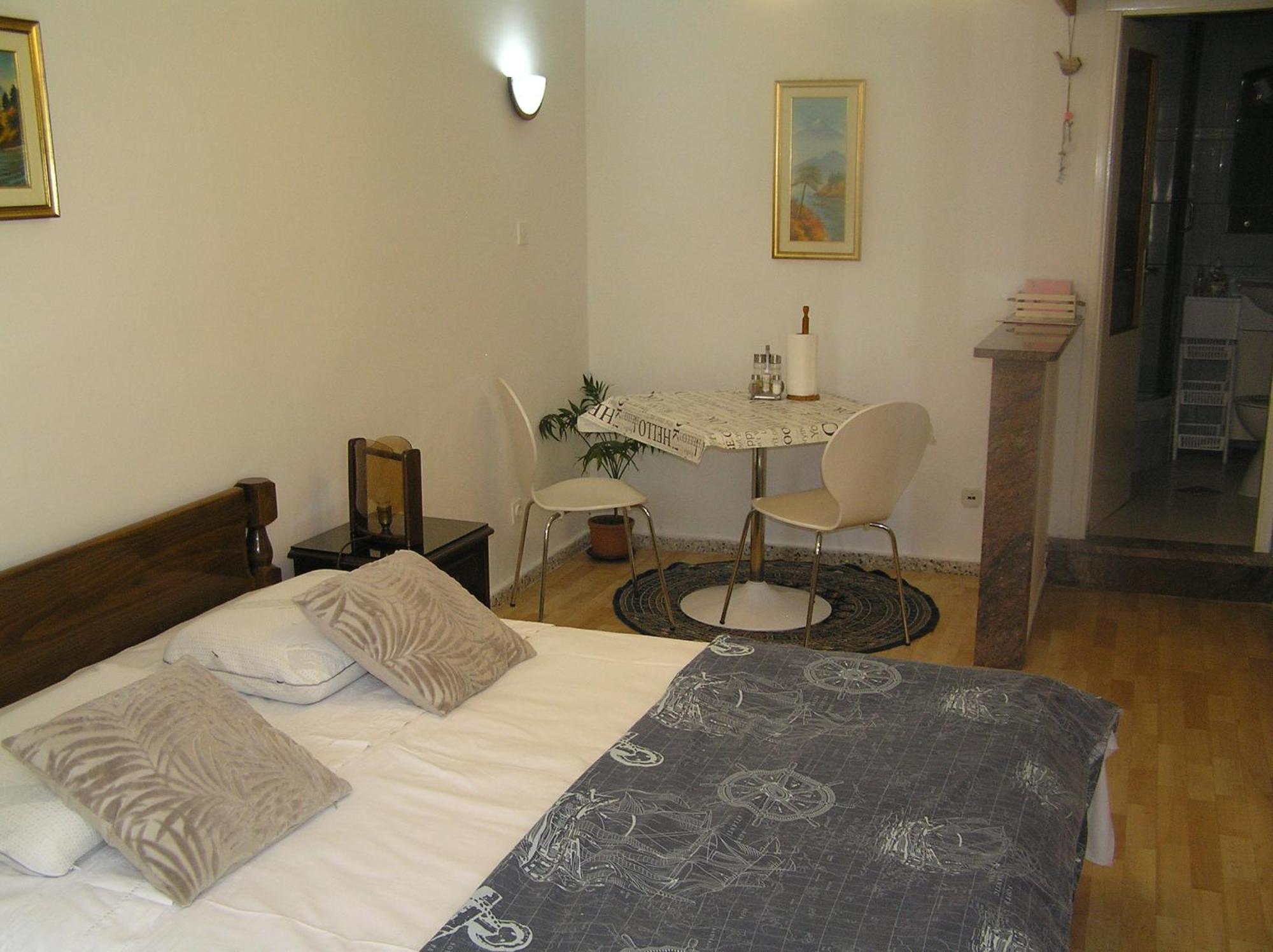Studio Apartments Fabjanac โตรกีร์ ภายนอก รูปภาพ