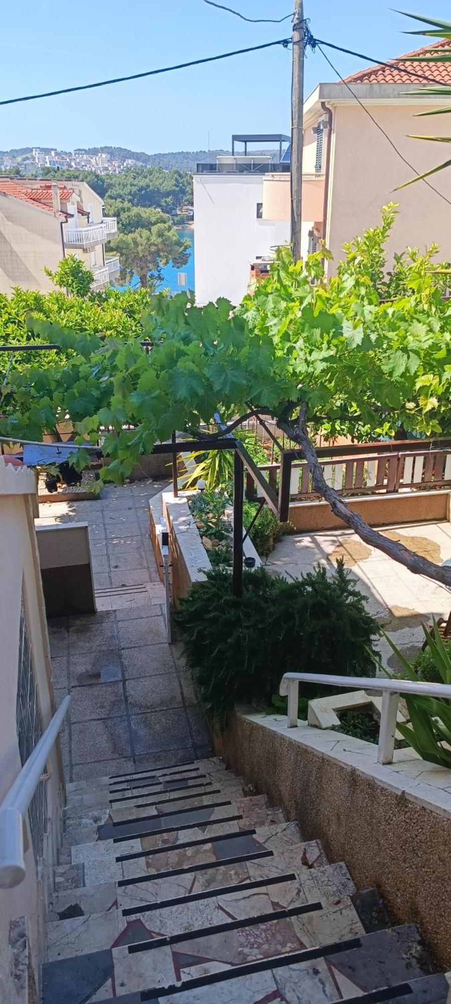 Studio Apartments Fabjanac โตรกีร์ ภายนอก รูปภาพ