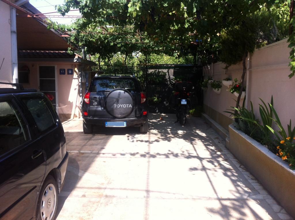 Studio Apartments Fabjanac โตรกีร์ ภายนอก รูปภาพ