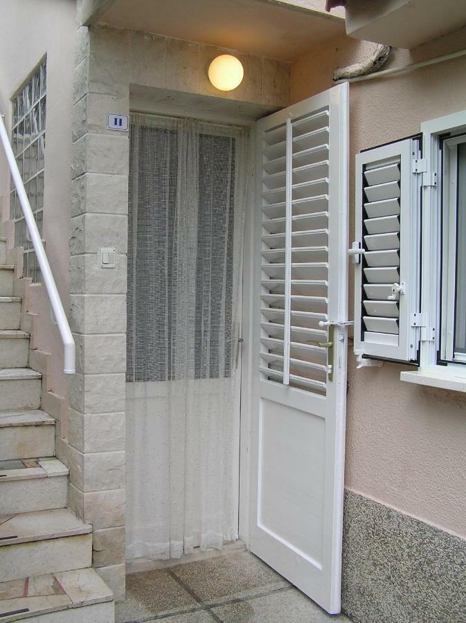 Studio Apartments Fabjanac โตรกีร์ ภายนอก รูปภาพ